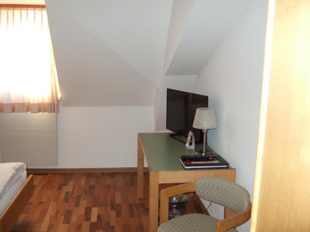 Gasthaus Zur Sonne Aesch  Extérieur photo